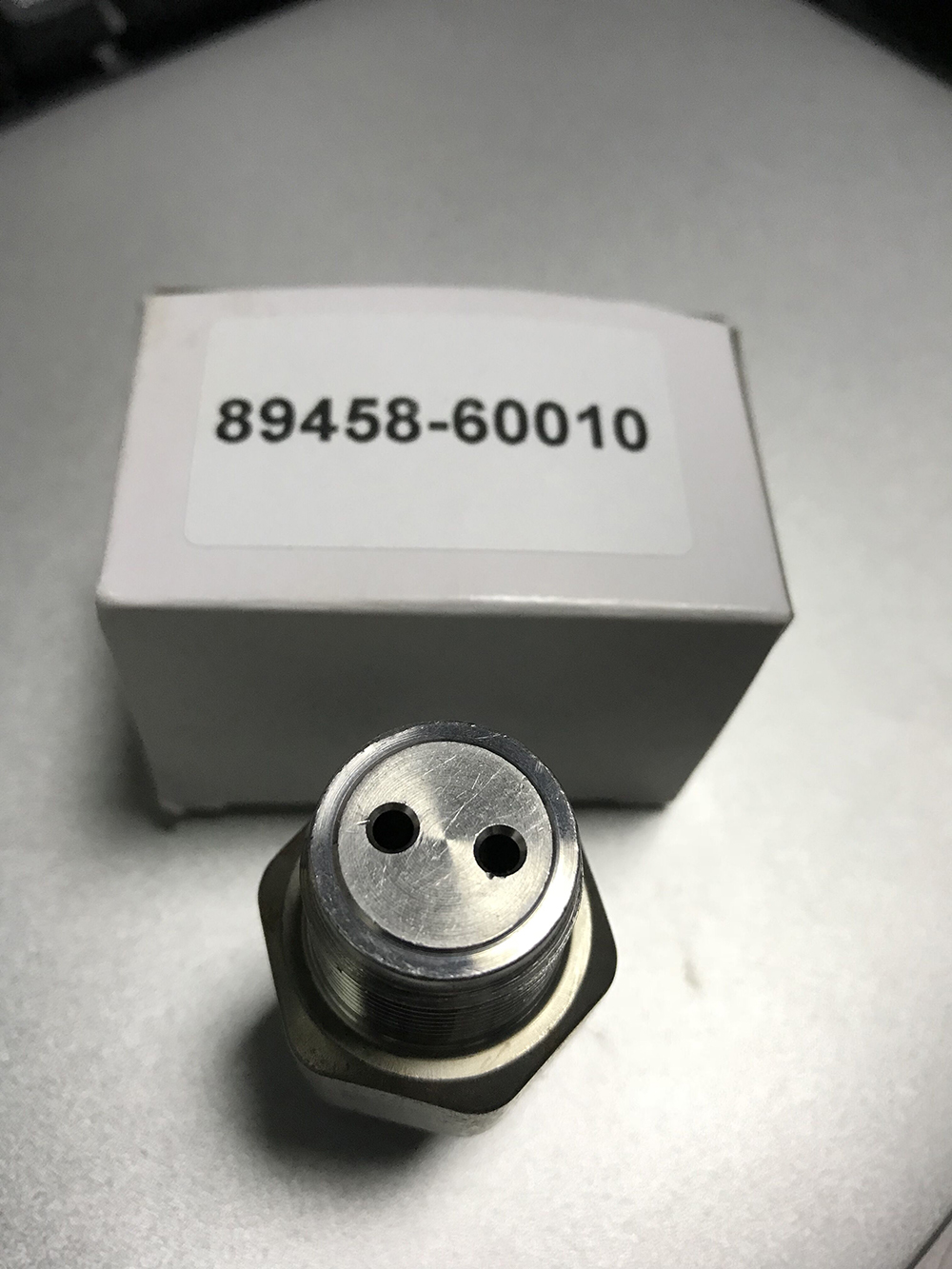 Denso Fuel Rail Pressure Sensor OE: 89458-60010/ 8945860010/499000-6081 For Toyota Avensis RAV4 2AD-FHV Hiace Hilux Prado